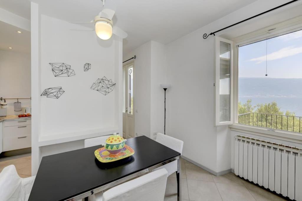 Oleandro Apartment Directly On The Lake Гарньяно Экстерьер фото