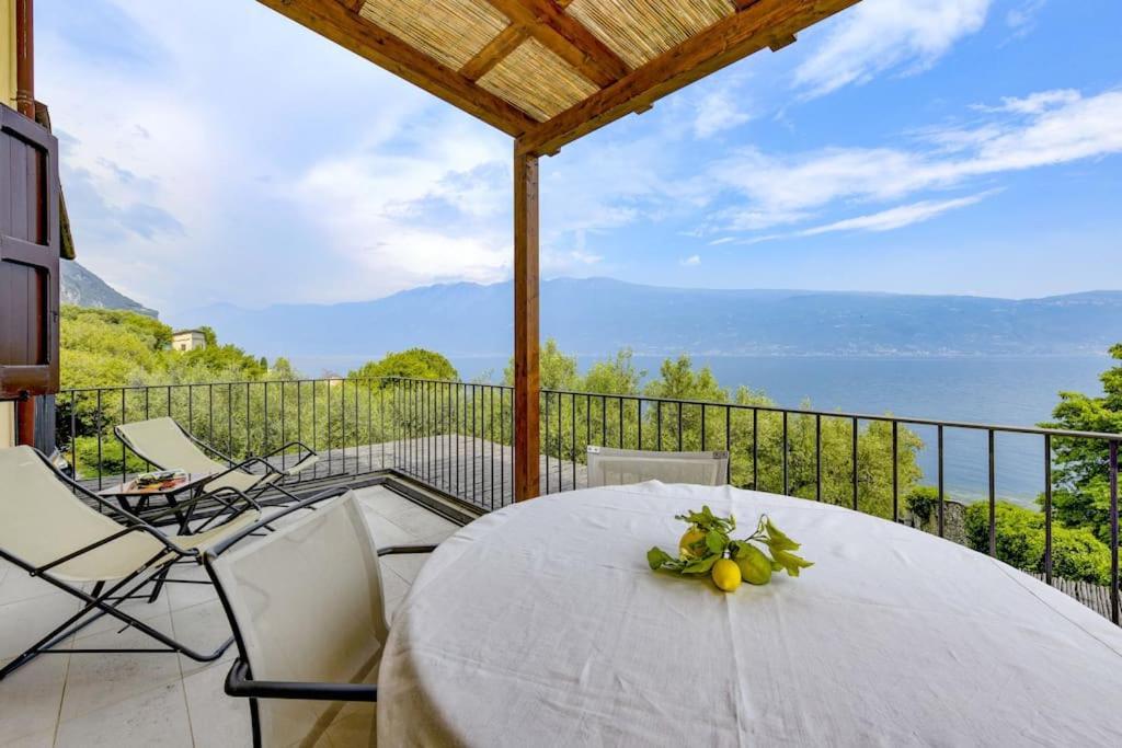 Oleandro Apartment Directly On The Lake Гарньяно Экстерьер фото