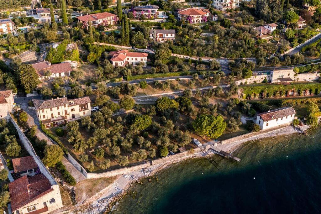 Oleandro Apartment Directly On The Lake Гарньяно Экстерьер фото